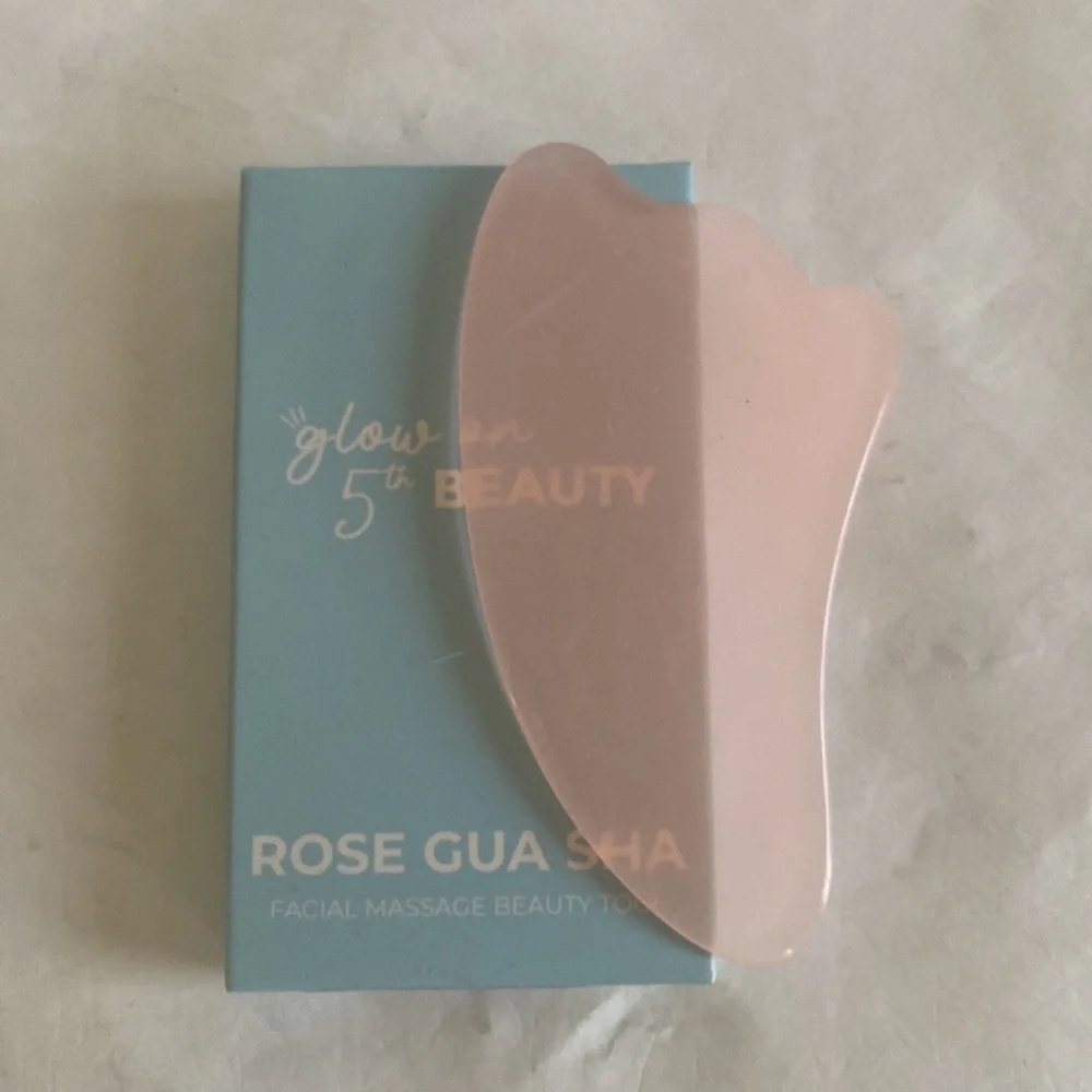 GLOW ON 5TH BEAUTY Rose Gua Sha NIB